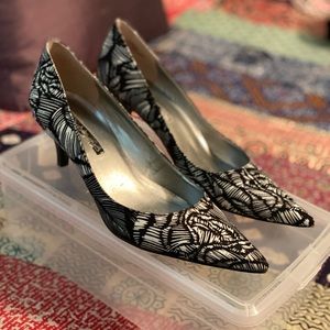 Bandolino “Berry” Kitten Heel - 9